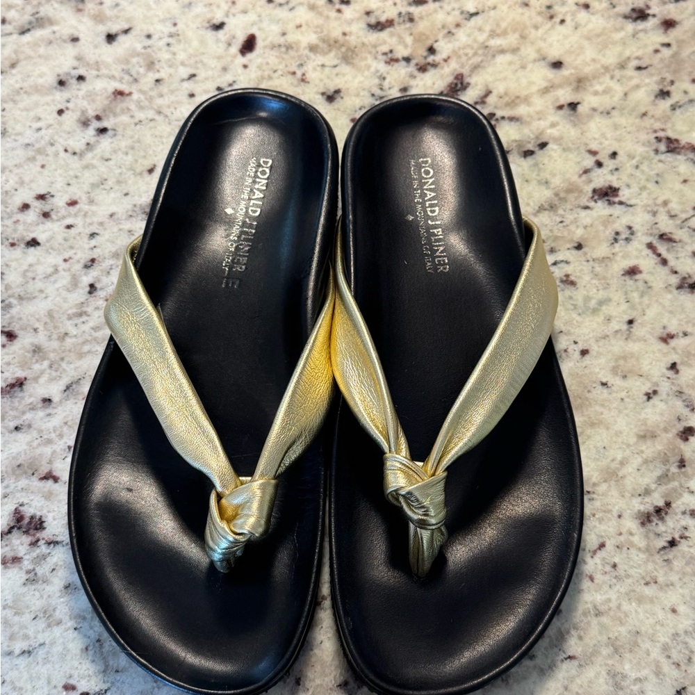 New Donald J. Pliner Women's Gold and Black Sandals Size 7
